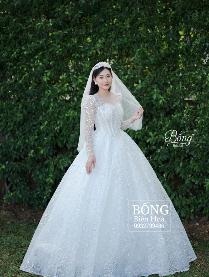 Váy Cưới Kim Tuyến Tay Dài Ngực Tim. Thân Dựng Gọng Nổi KSR137