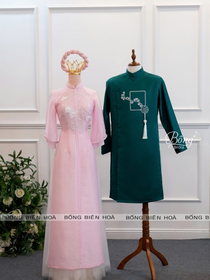 Áo Dài Cô Dâu Hồng Tứ Thân Kết Vòng Hoa, Hỷ Trước Ngực ADH400