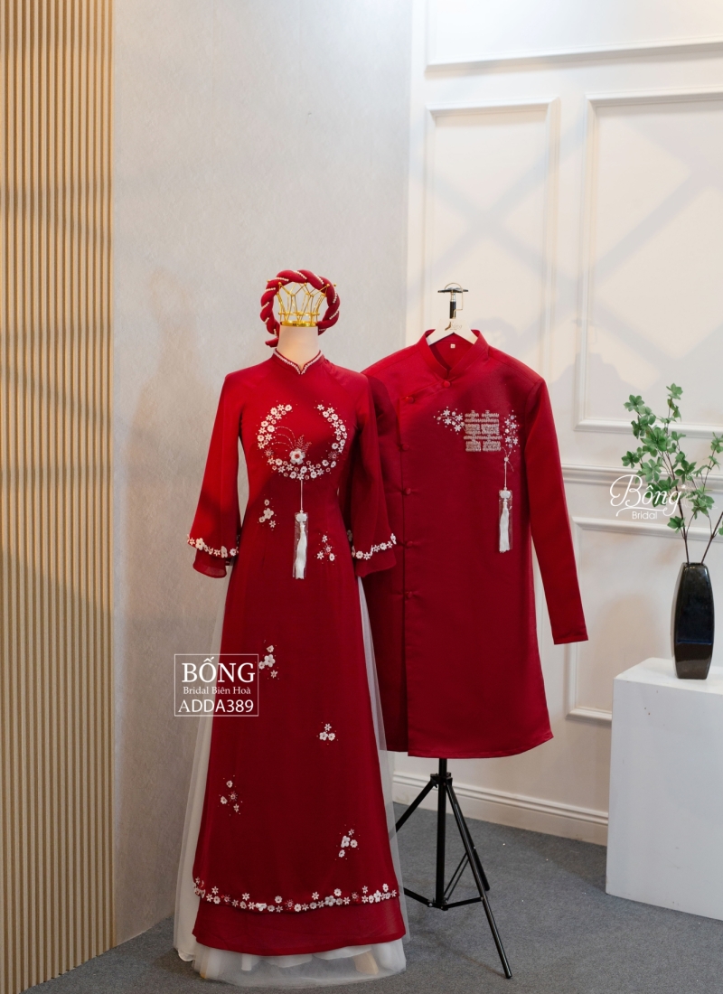 Áo Dài Nữ Đỏ Đô Kết Vòng Hoa Trắng ADD389