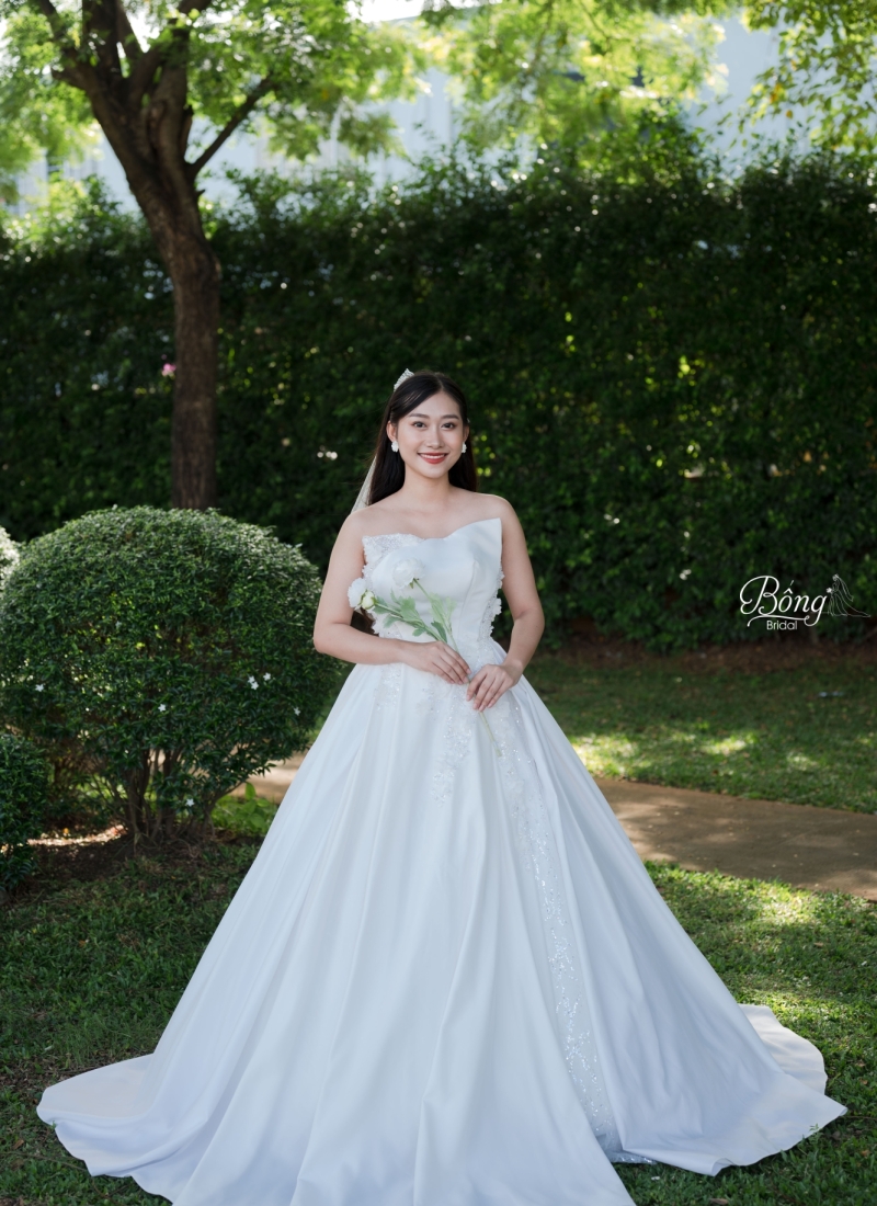 Váy Phi Nhật Phối Kim Tuyến Tùng Phồng To, Cúp Ngực Chéo, Kết Hoa 3D VC436