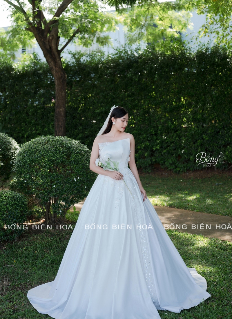 Váy Phi Nhật Phối Kim Tuyến Tùng Phồng To, Cúp Ngực Chéo, Kết Hoa 3D VC436