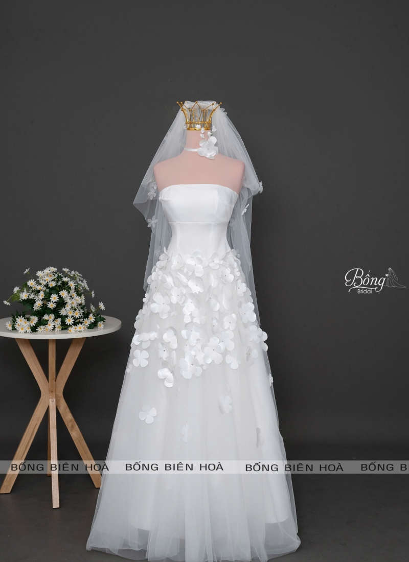 Váy Trắng Suông Cúp Tùng Voan Kết Hoa Rơi 3D Kèm Chocker SCD193