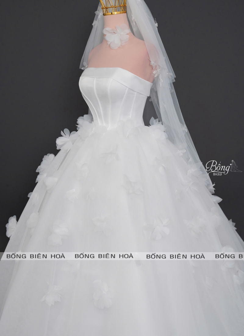 Váy Cưới Voan Thân Phi Cúp Ngực Kết Hoa 3D Tùng To Kèm Chocker VC849