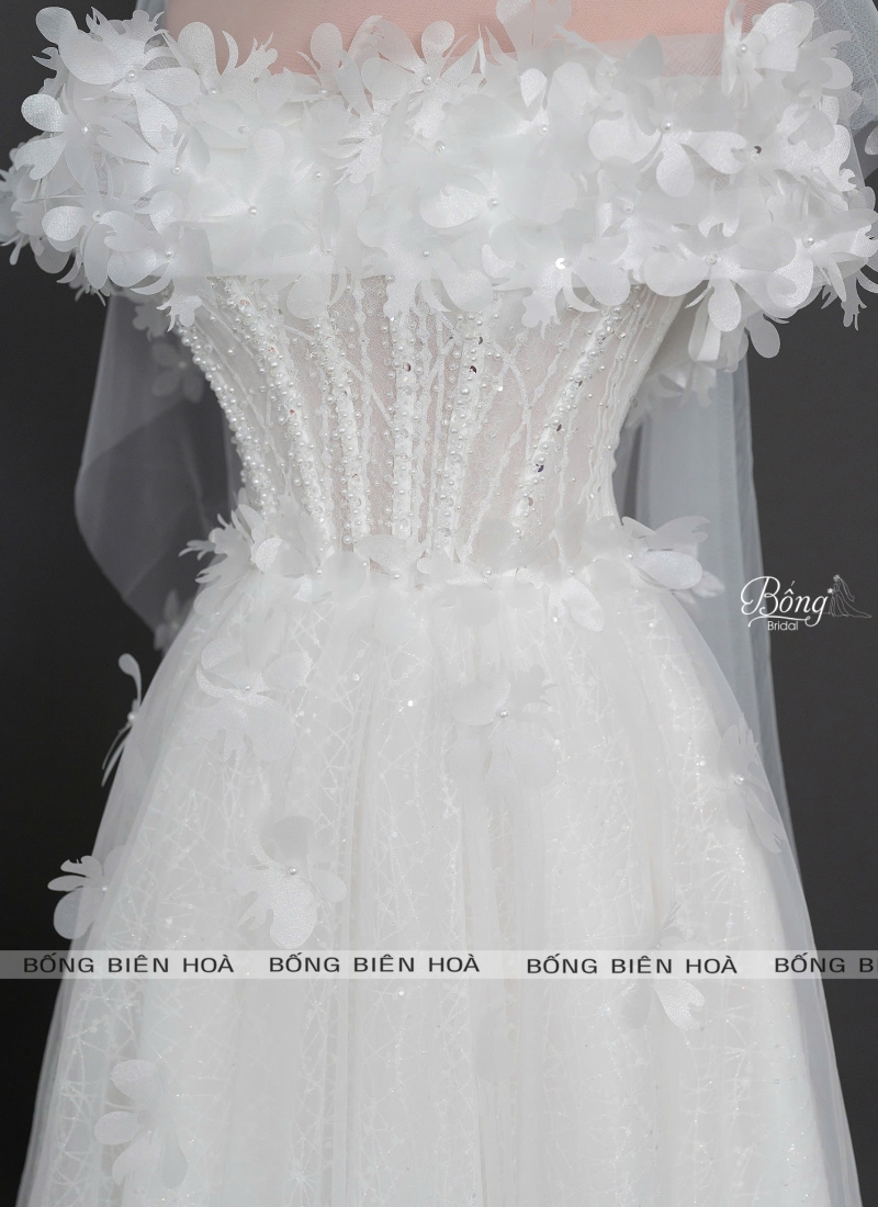 Váy Suông Tay Trễ Vai Thân Dựng Gọng Kết Hoa 3D VC436
